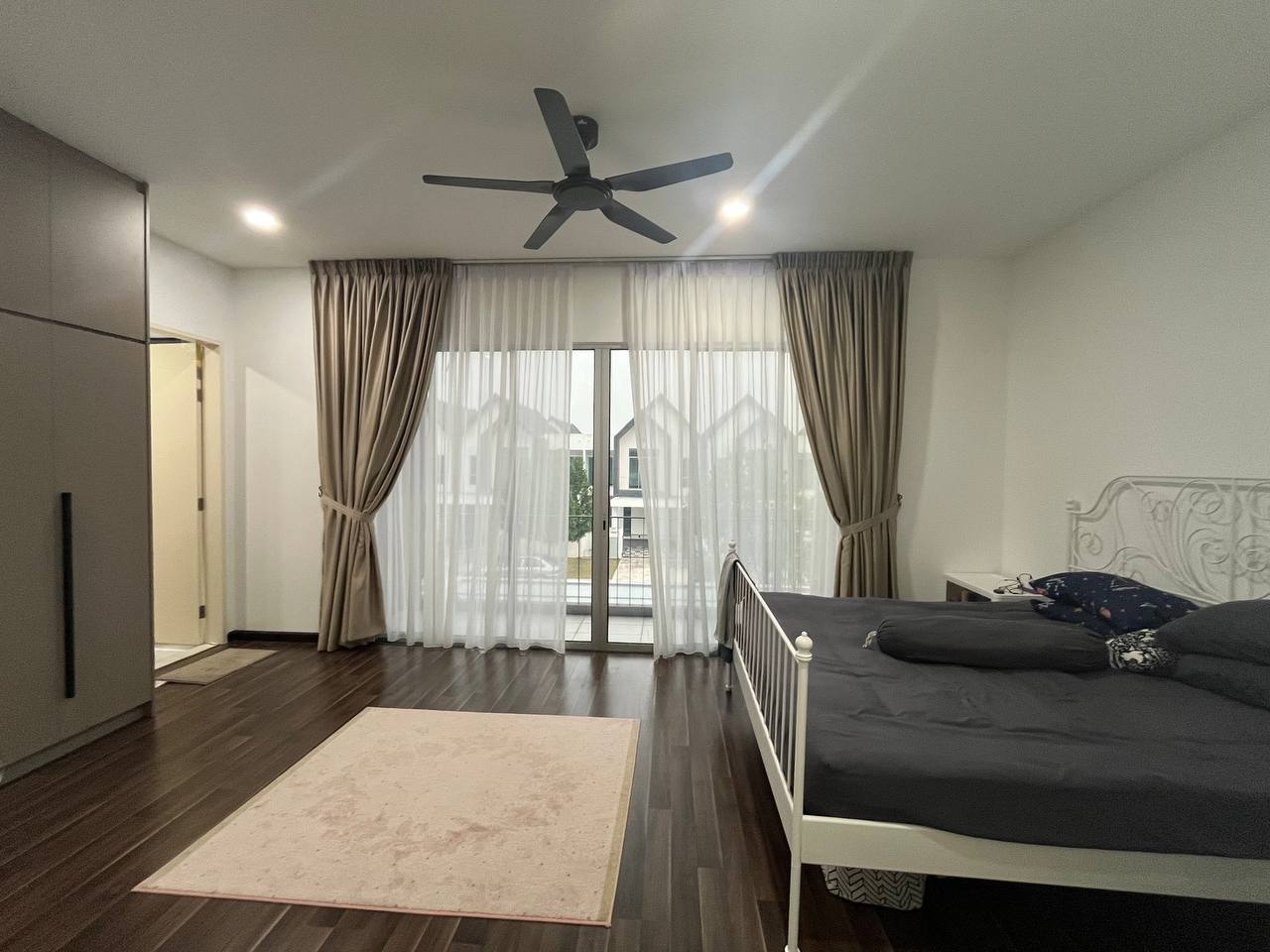 4-master Bedroom - 1